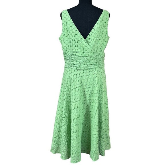 Maggie London NWT Kelly Green Eyelet Lace Fit & Flare Sleeveless Dress Size 14 - Picture 1 of 9